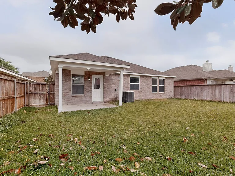1037 Johnson City Ave — Photo 38