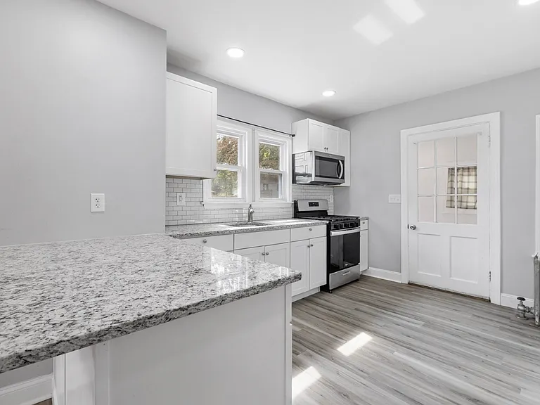 117 Gorham St — Photo 2