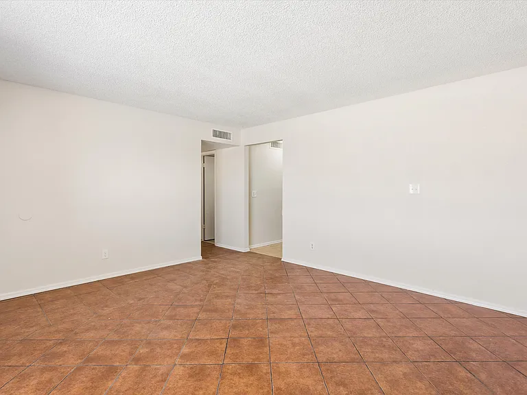 735 E South Mountain Ave — Photo 9