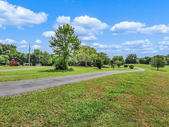 3rd image of 2960 Old Clarksville Spgfld Rd