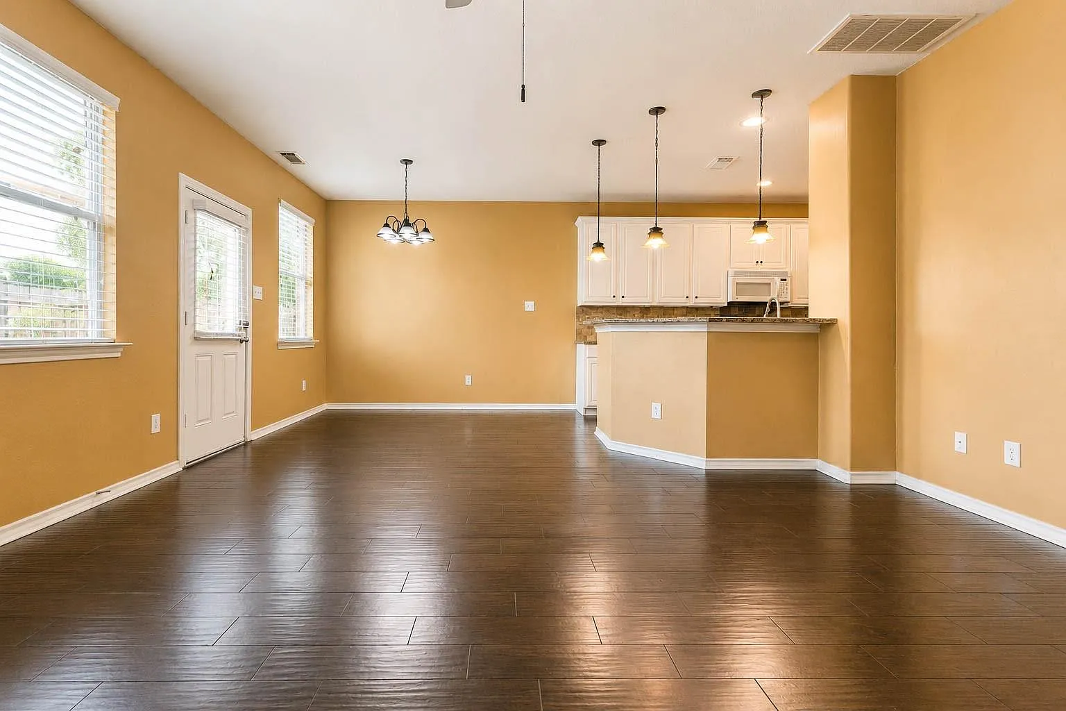 3 bed, 2.5 bath, 1667 sqft, $1,900 — Photo 4