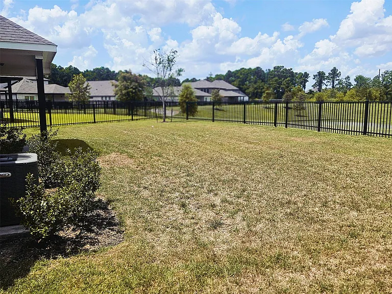 15019 Crown Manor Dr — Photo 26