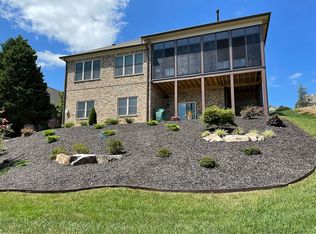 1460 Rarity Bay Pkwy, Vonore, TN 37885