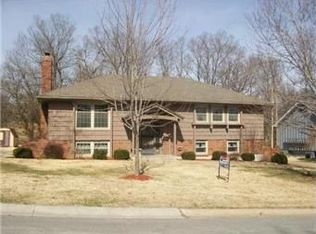 6716 Lakeshore Dr, Raytown, MO 64133