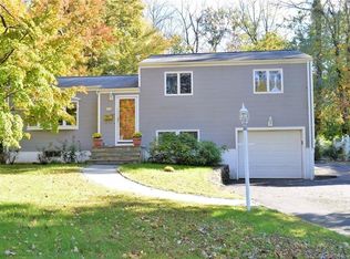 27 Brighton Pl, Stamford, CT 06902