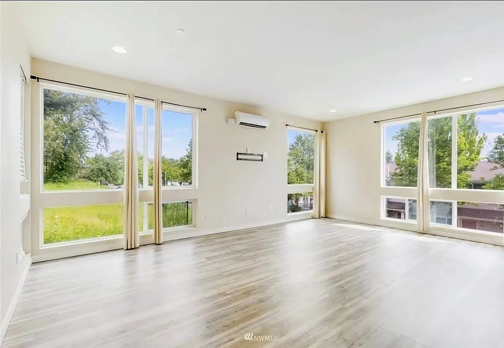 2 bed, 2.5 bath, 1600 sqft, $4,998 — Photo 3