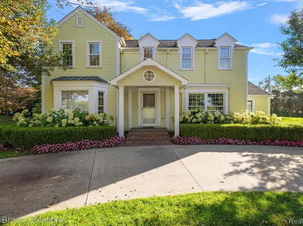 6131 Golfview Dr, Bloomfield Hills, MI 48301
