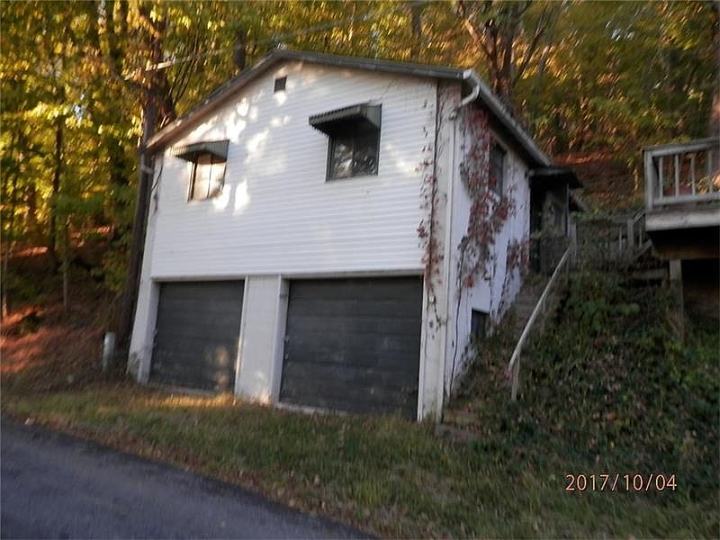 2nd image of 602 Old Lincoln Hwy