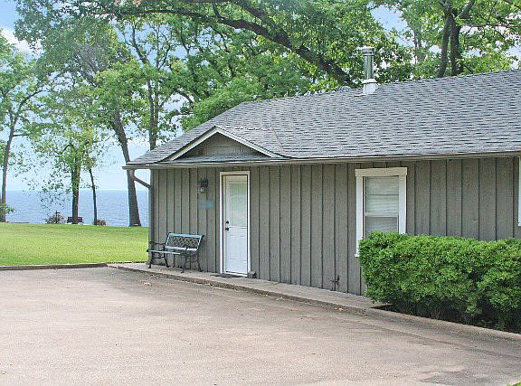 2nd image of 2206 Wildwood Way