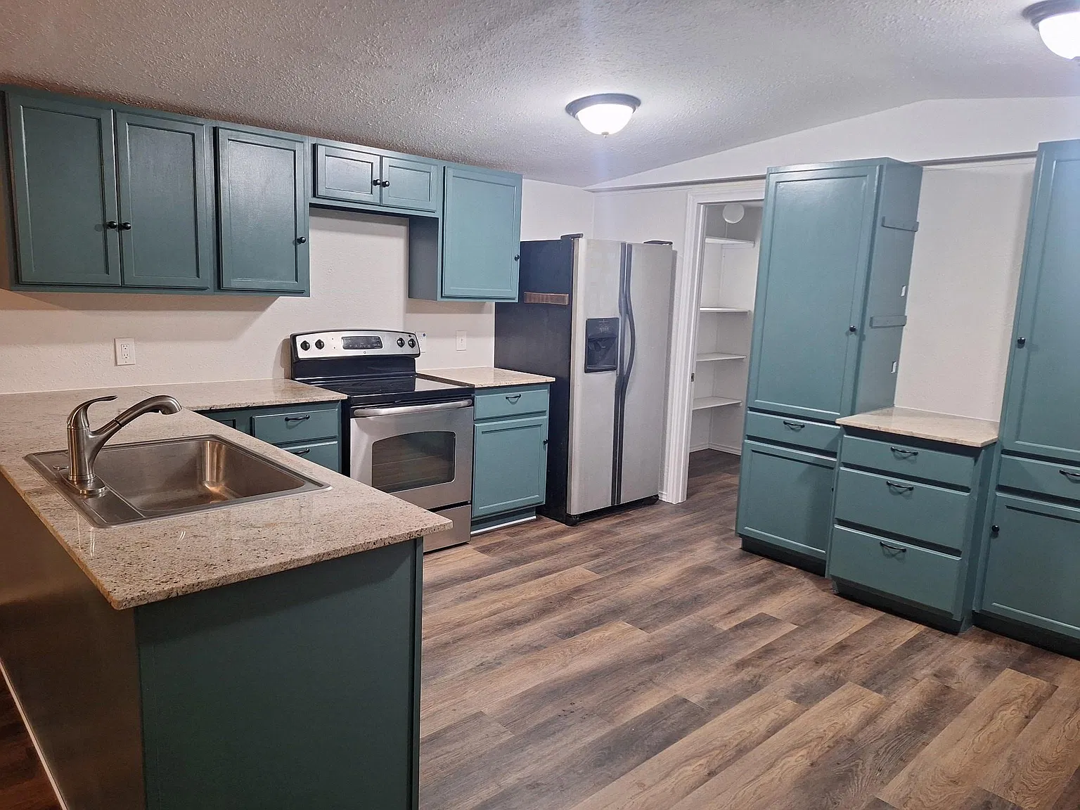 3 bed, 2.0 bath, $1,300 — Photo 3