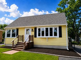 786 N Van Auken St, Elmhurst, IL 60126