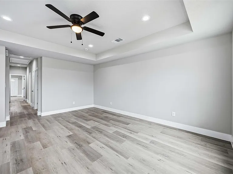 8512 Farqueson St — Photo 5