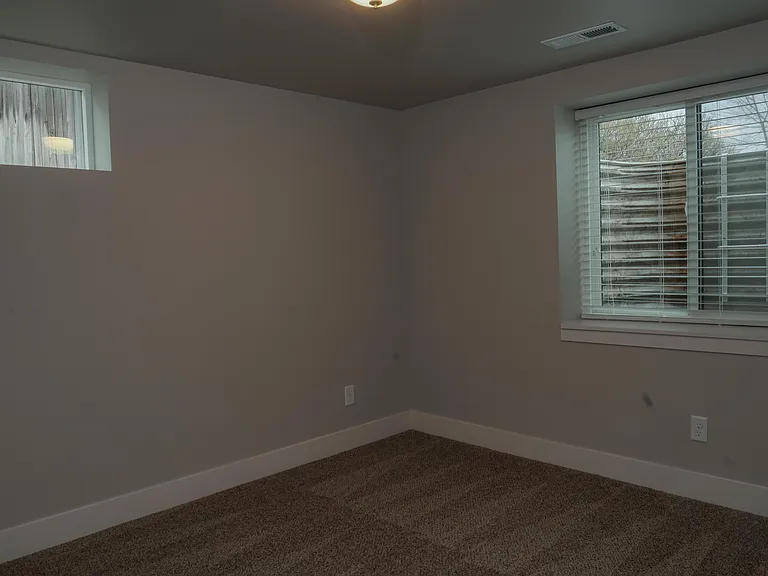 1528 Clark Ave — Photo 10