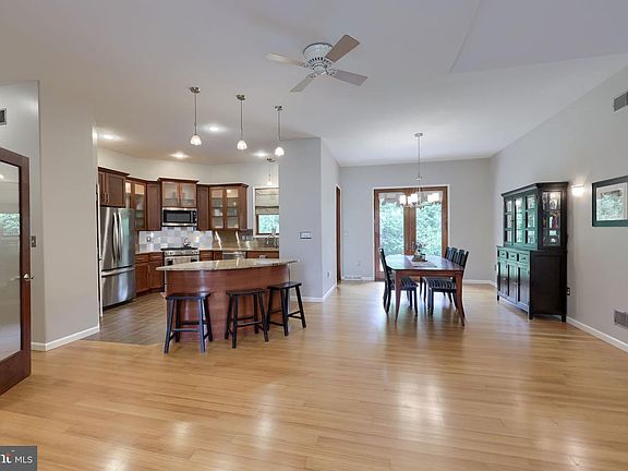 3rd image of 110 Brylea Dr