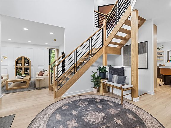 4th image of 215 Timber Ridge Rd