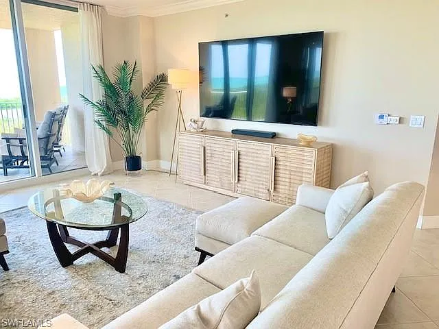 3 bed, 3.0 bath, 3275 sqft, $24,000 — Photo 4