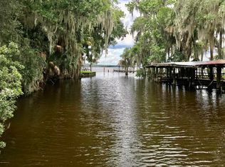 103 Hayes Ave, Crescent City, FL 32112