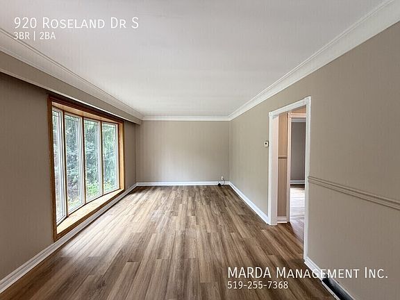 5th image of 920 Roseland Dr S
