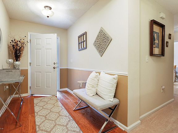 3rd image of 1064 COLLINSWOOD Drive W