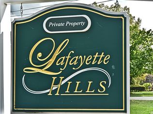 20 Goffle Brook Ct, Hawthorne, NJ 07506