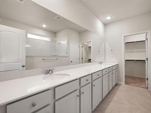 4th image of 508 Bluffview Dr