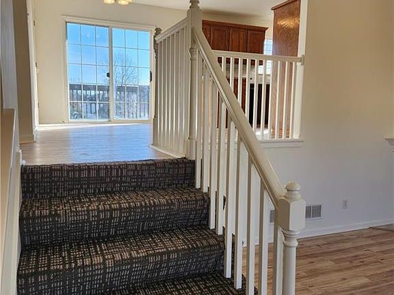 3rd image of 705 Foxtail Ct