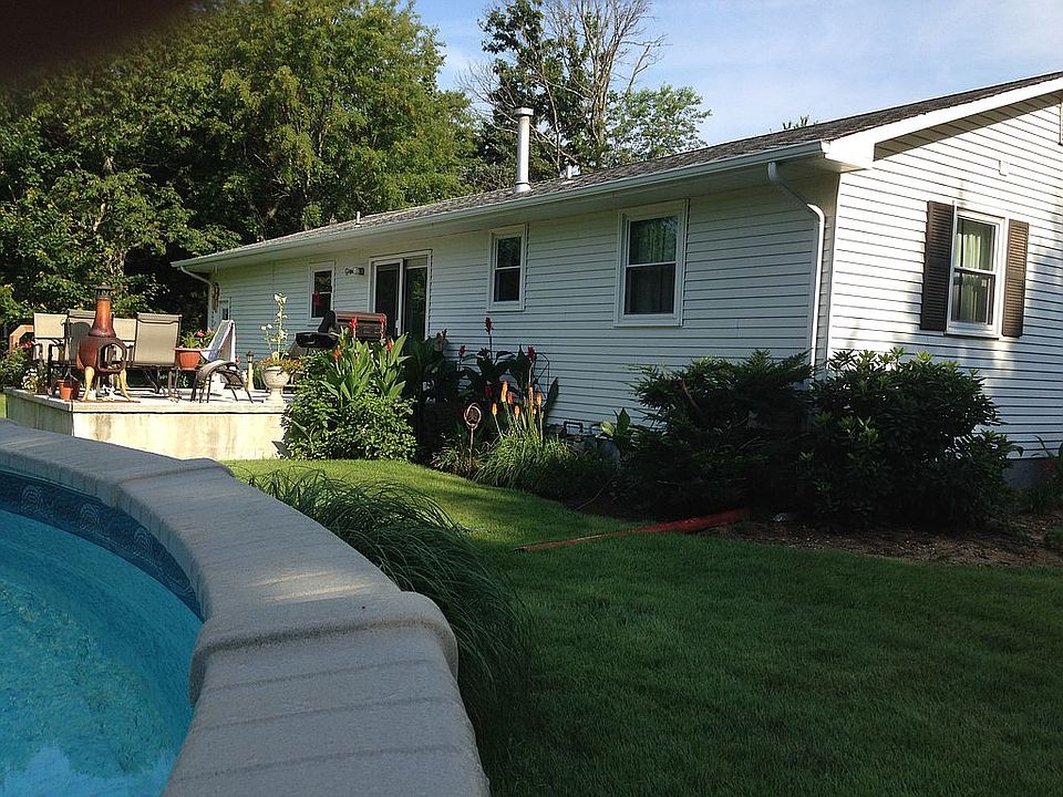 2nd image of 1056 Weymouth Rd