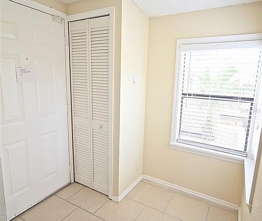 3rd image of 2905 Antique Oaks Cir APT 4