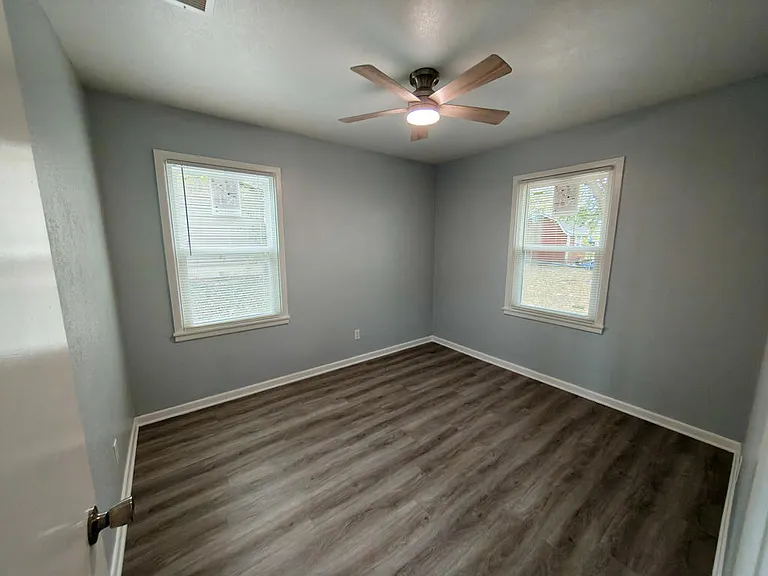 202 Margaret Lee St — Photo 4