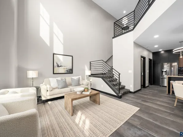 8617 W Shoreline Pl, Sioux Falls, SD 57107