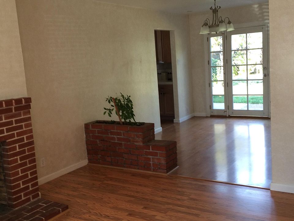 2nd image of 1601 Royal Ave