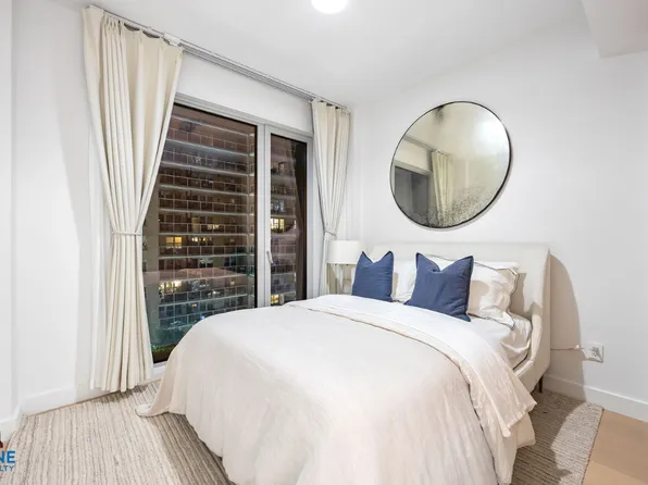 250 East 25th Street image 8 of 26