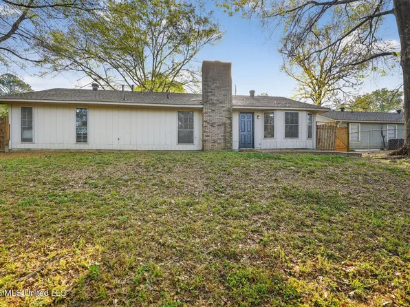 2141 Thousand Oaks Dr, Jackson, MS 39212