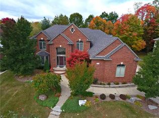 6177 Meadowlark Dr, Troy, MI