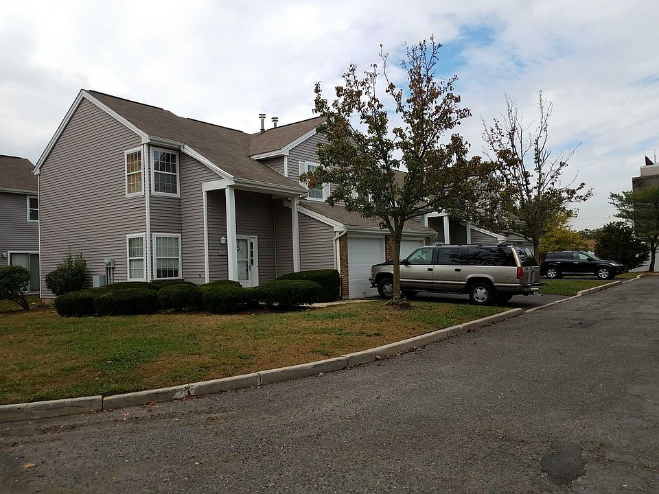 2nd image of 6 Palmetto Ct