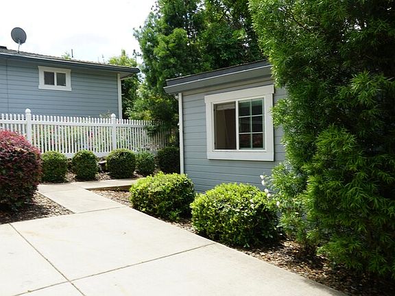 4th image of 914 1/2 Mormon St
