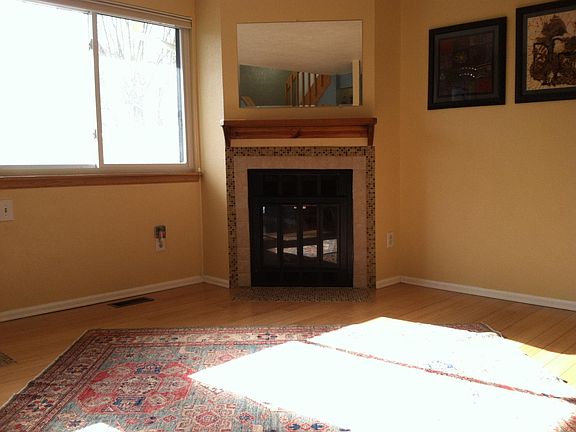 5th image of 331 S Taft Ct