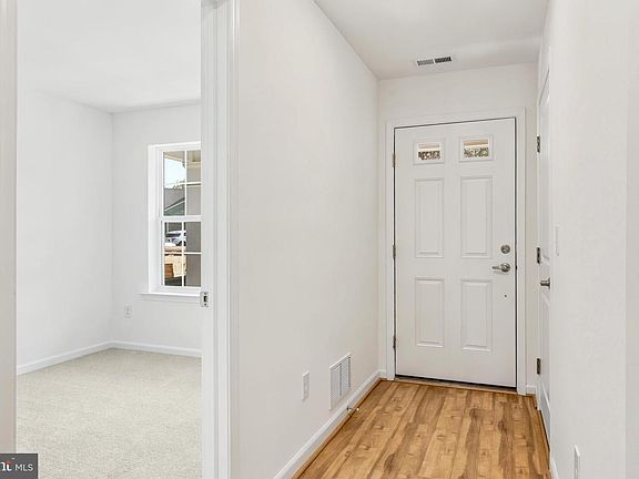 4th image of 3579 Castleton Dr