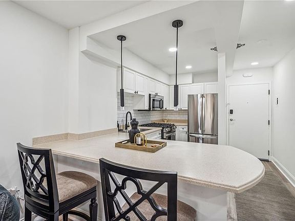 5th image of 2479 Peachtree Rd NE APT 612
