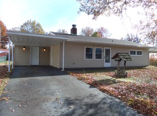 30 Old Spruce Ln, Levittown, PA