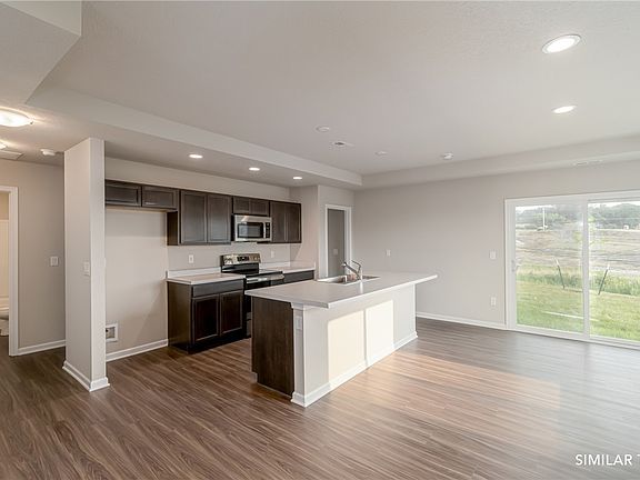 2nd image of 870 Aster Dr