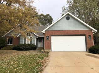 327 Alfred Dr, Sycamore, IL 60178