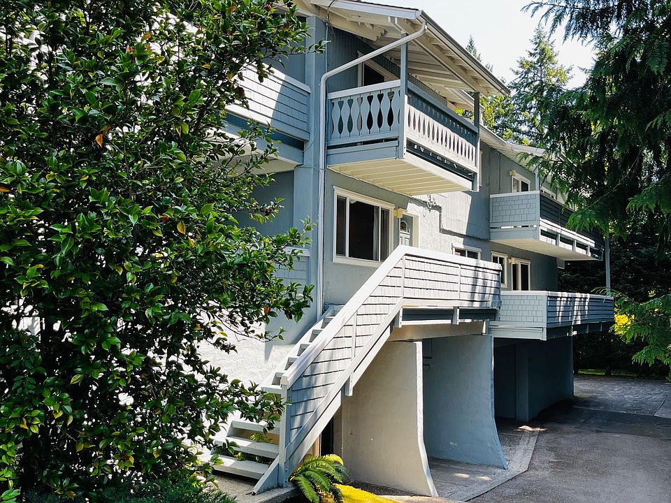 1st image of 650 Ericksen Ave NE #3