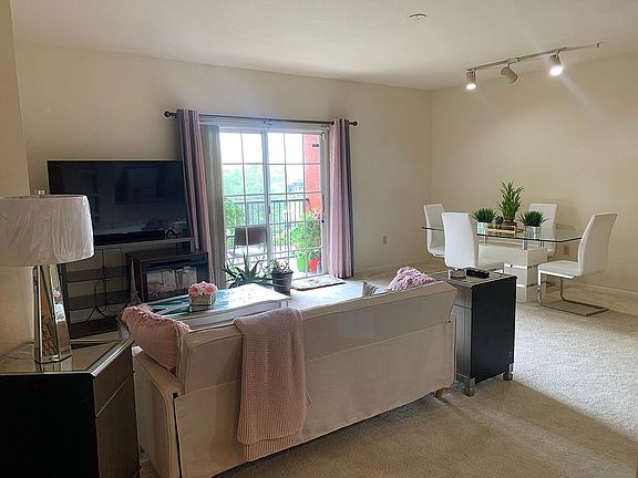2nd image of 122 Vista Verdi Cir Unit 200