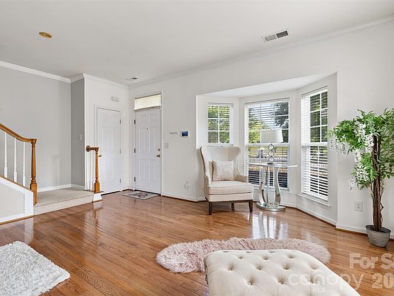 3rd image of 9775 Mallard Glen Dr