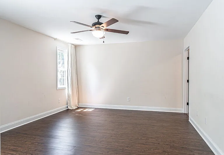 555 N Saylor St — Photo 18
