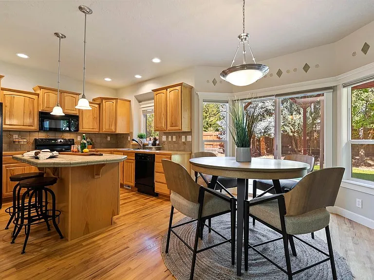 2516 E Alpomado Ct — Photo 8
