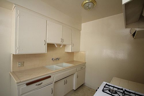 5th image of 703 E Villa St APT 8