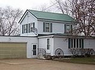 N9233 32nd Dr, Berlin, WI 54923