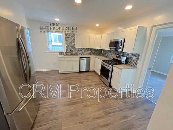 4th image of 3265 N Park Ave
